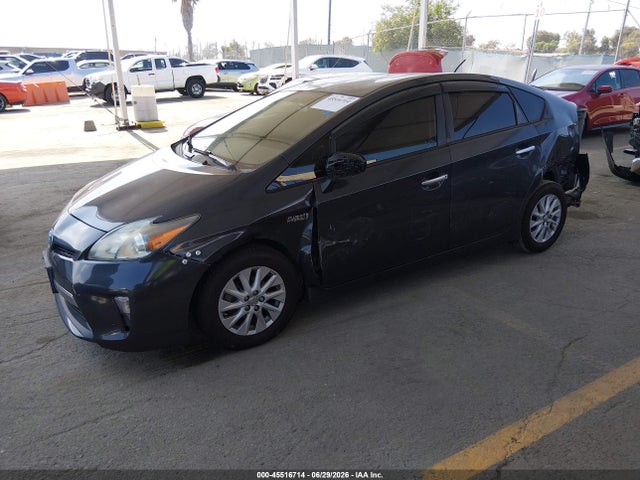 2014 Toyota PRIUS PLUG-IN 照片 2