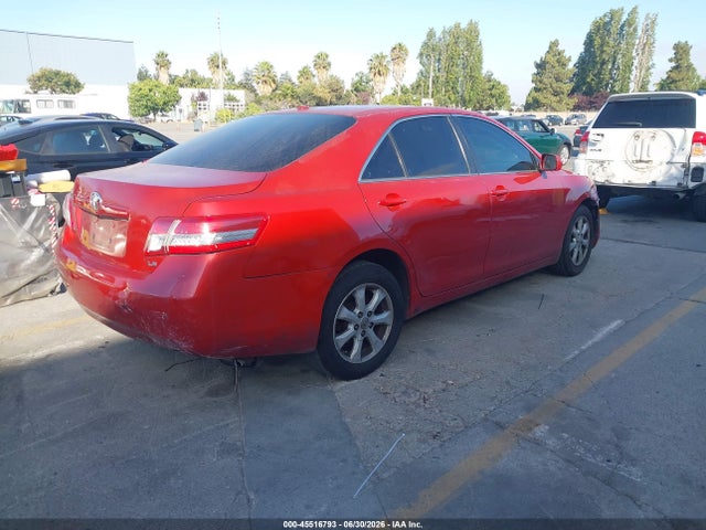 2010 Toyota CAMRY LE — фото 4