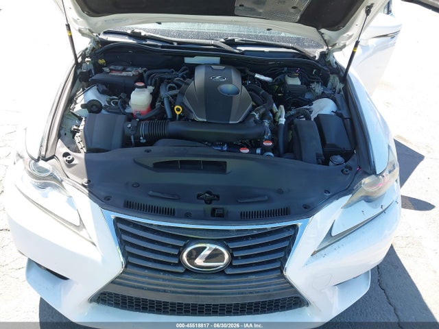 2016 Lexus IS 200T — фото 10