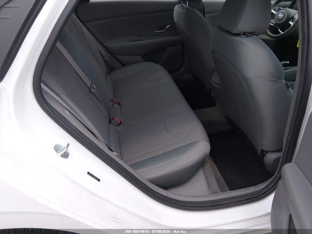 صورة 8 لـ 2021 Hyundai ELANTRA SE