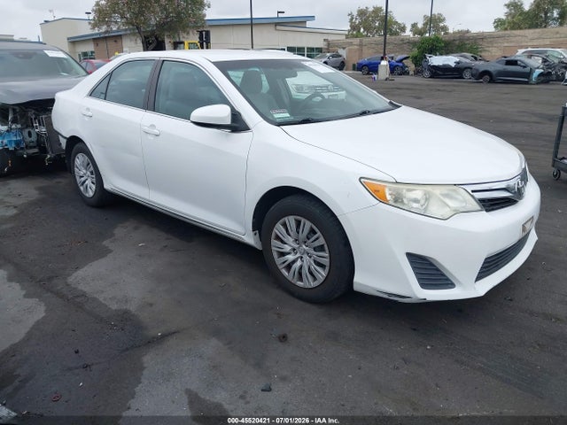 2014 Toyota CAMRY LE — фото 1