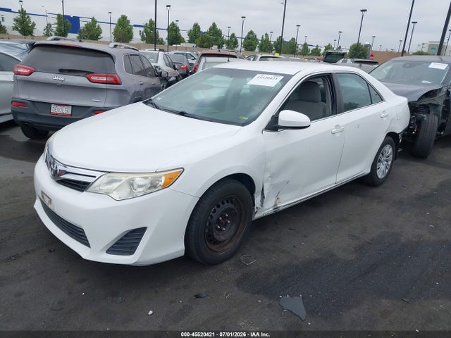 2014 Toyota CAMRY LE — фото 2