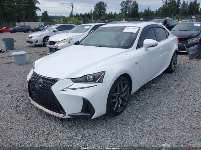 صورة 2 لـ 2017 Lexus IS 300