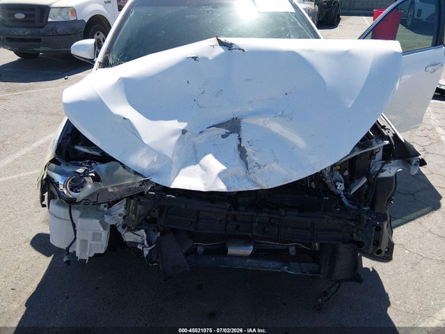 2016 Toyota CAMRY SE photo 6