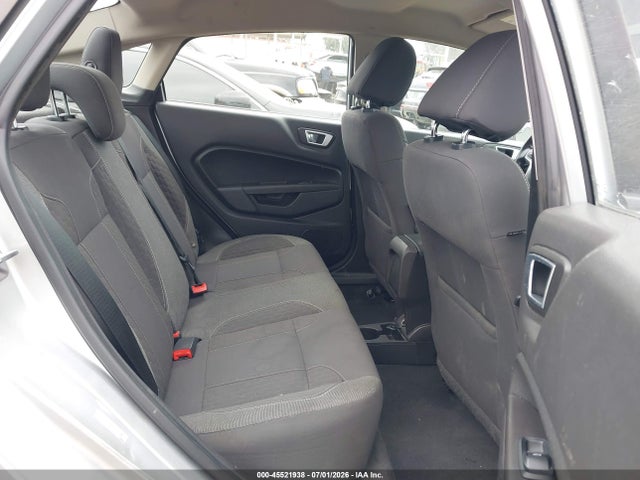 2015 FORD FIESTA SE photo 8