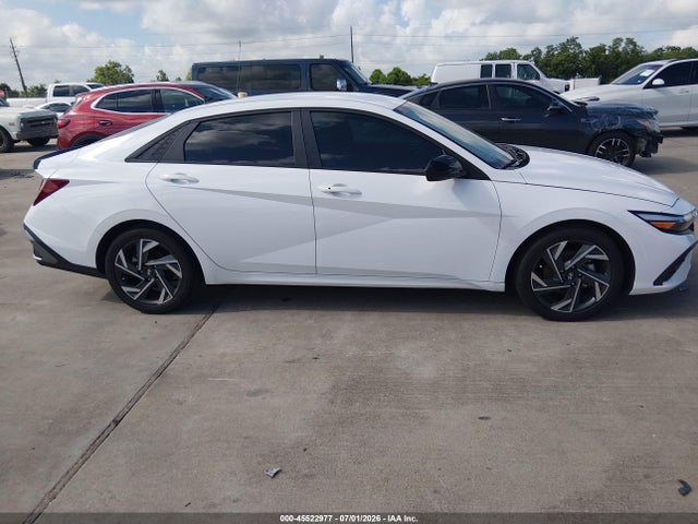 صورة 13 لـ 2025 Hyundai ELANTRA SEL SPORT