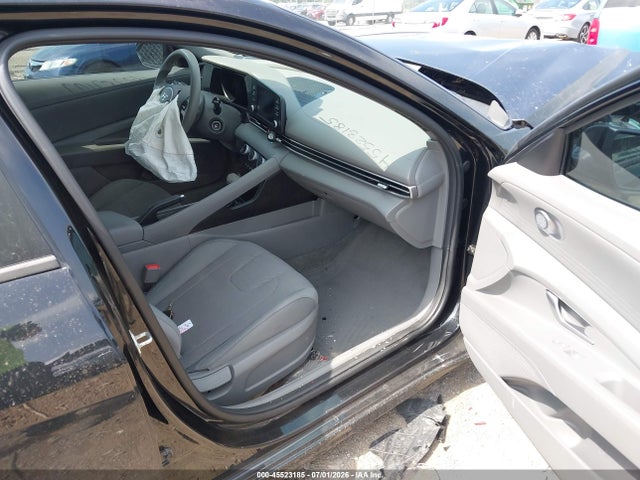 2021 HYUNDAI ELANTRA SE 5