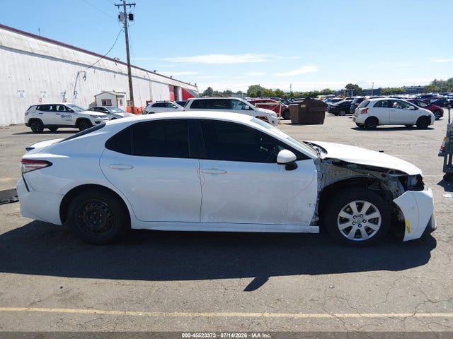 2019 TOYOTA CAMRY SE 14