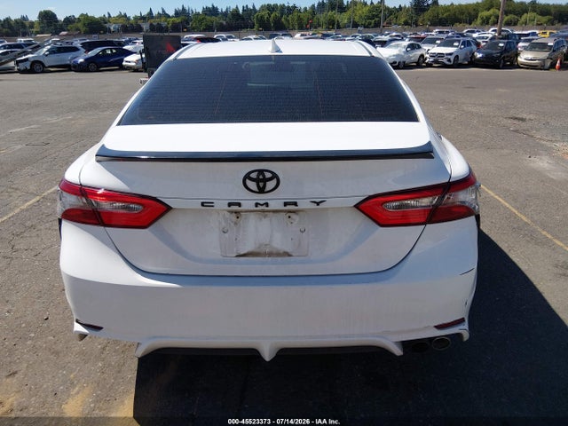 2019 TOYOTA CAMRY SE 17