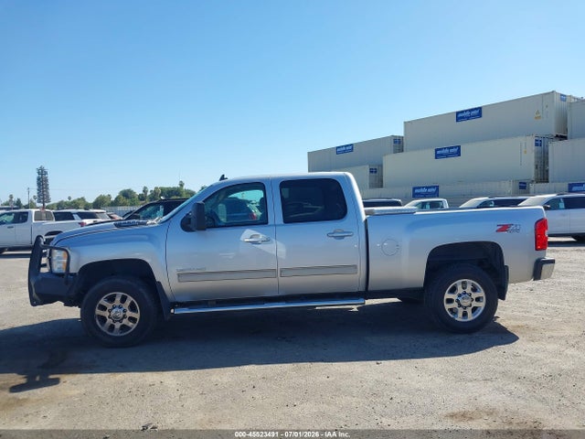 2014 Chevrolet SILVERADO 2500HD LTZ — миниатюра 14