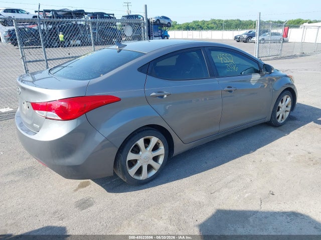 2013 Hyundai ELANTRA LIMITED photo 4