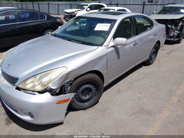 2005 Lexus ES 330 photo 2