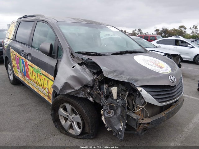 2011 TOYOTA SIENNA LE V6