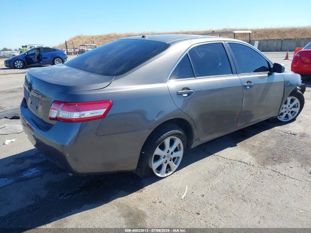2011 Toyota CAMRY LE — фото 4