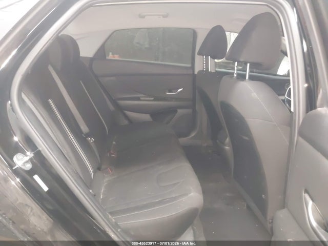 صورة 8 لـ 2023 Hyundai ELANTRA SEL