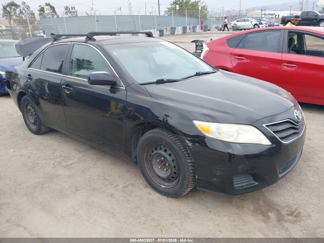 2011 Toyota CAMRY LE photo 1