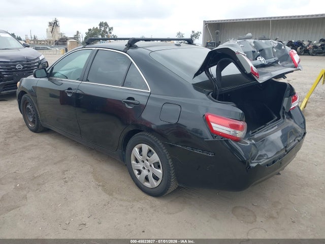 2011 Toyota CAMRY LE photo 3