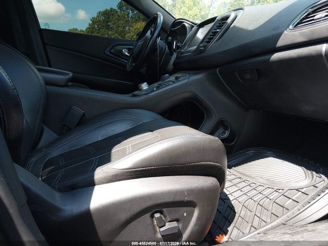 صورة 5 لـ 2016 Chrysler 200 S