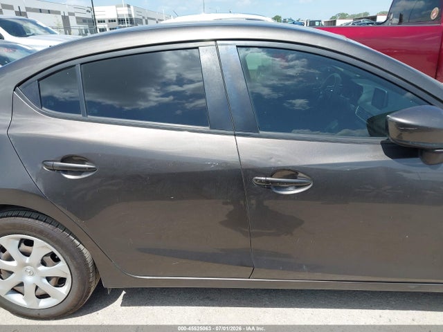 صورة 13 لـ 2016 Mazda MAZDA3 I SPORT
