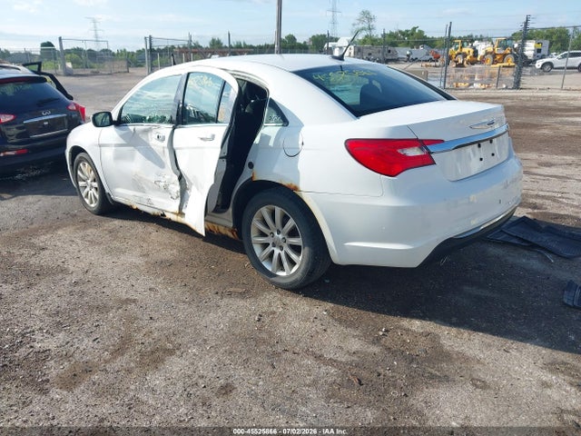 صورة 3 لـ 2011 Chrysler 200 TOURING