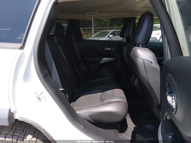 2017 JEEP CHEROKEE TRAILHAWK 8