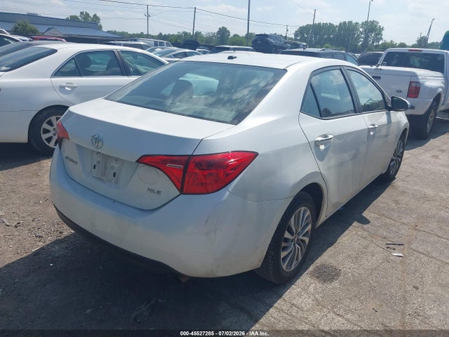 2017 Toyota COROLLA XLE photo 4