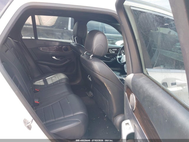 2019 MERCEDES-BENZ GLC 300 4MATIC 8