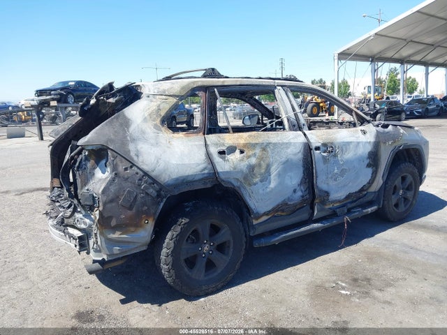 2022 TOYOTA RAV4 XLE 4