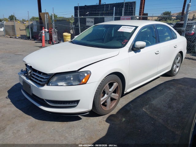 2013 Volkswagen PASSAT 2.0L TDI SE 照片 2