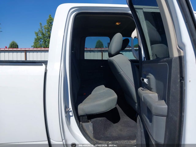 2017 RAM 1500 SLT photo 8
