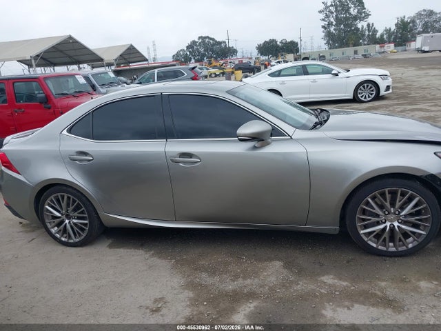 2016 Lexus IS 200T — миниатюра 13