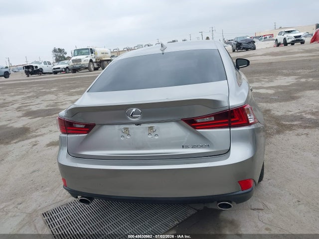 2016 Lexus IS 200T — миниатюра 16