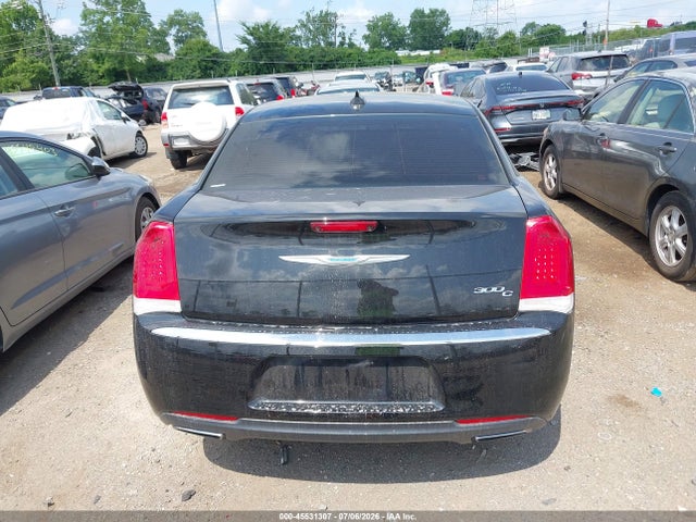 صورة 16 لـ 2017 Chrysler 300C
