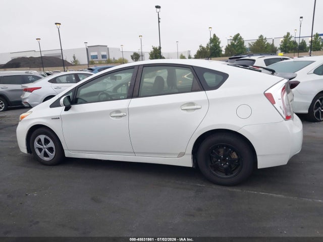 صورة مصغرة 14 لـ 2015 Toyota PRIUS TWO