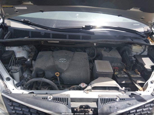 2019 TOYOTA SIENNA SE 10