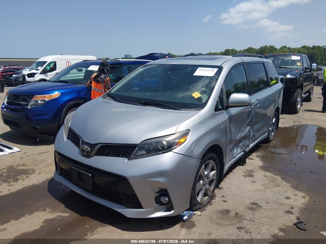 2019 TOYOTA SIENNA SE 2