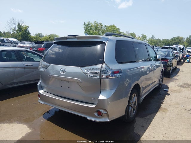 2019 TOYOTA SIENNA SE 4