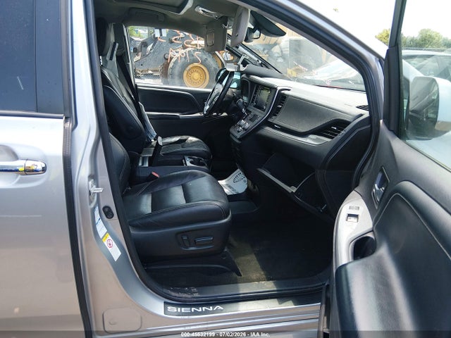 2019 TOYOTA SIENNA SE 5