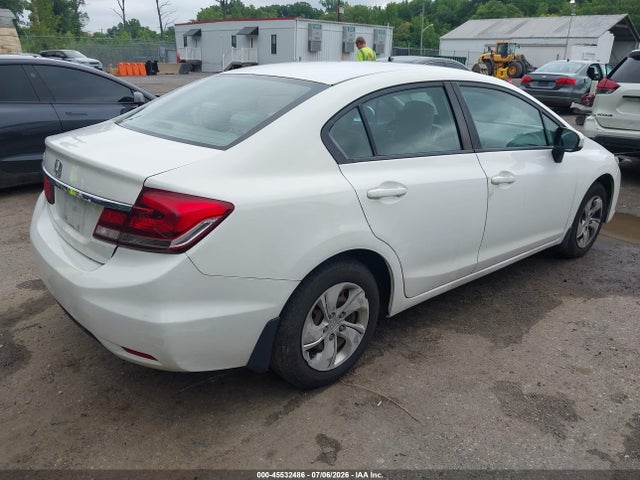 2015 Honda CIVIC LX — фото 4
