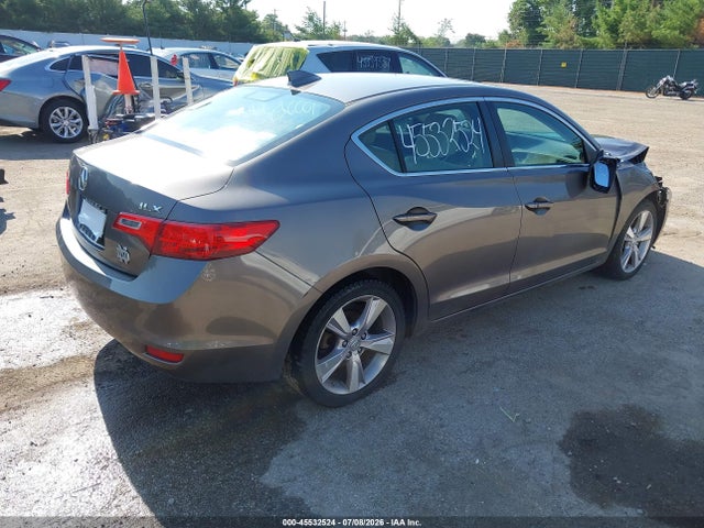 2013 Acura ILX 2.0L 照片 4