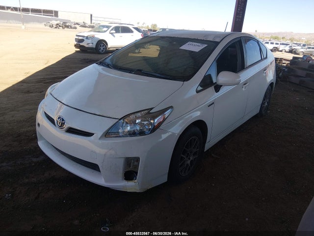 2010 Toyota PRIUS V photo 2