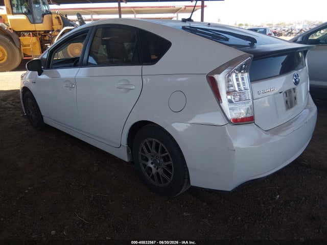 2010 Toyota PRIUS V photo 3