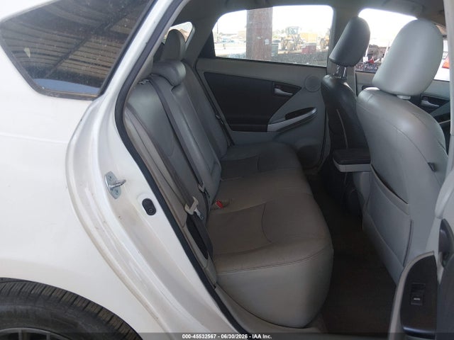 2010 Toyota PRIUS V photo 8