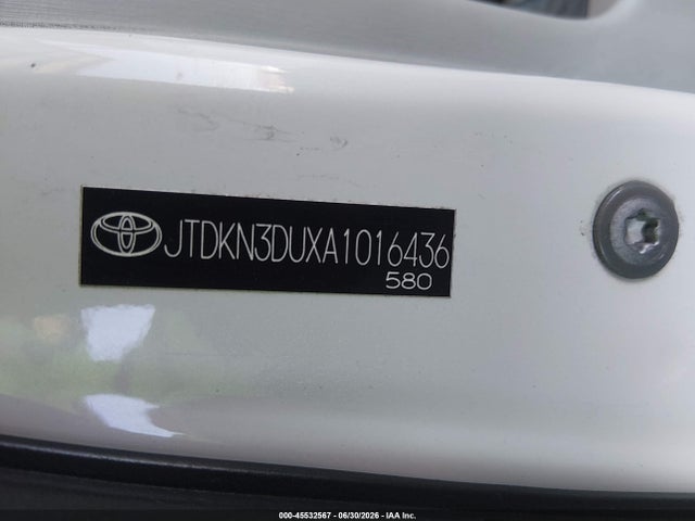 2010 Toyota PRIUS V photo 9