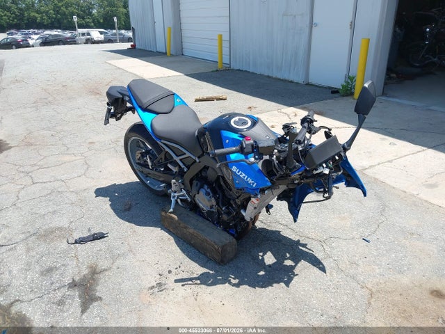 2025 SUZUKI GSX800 F