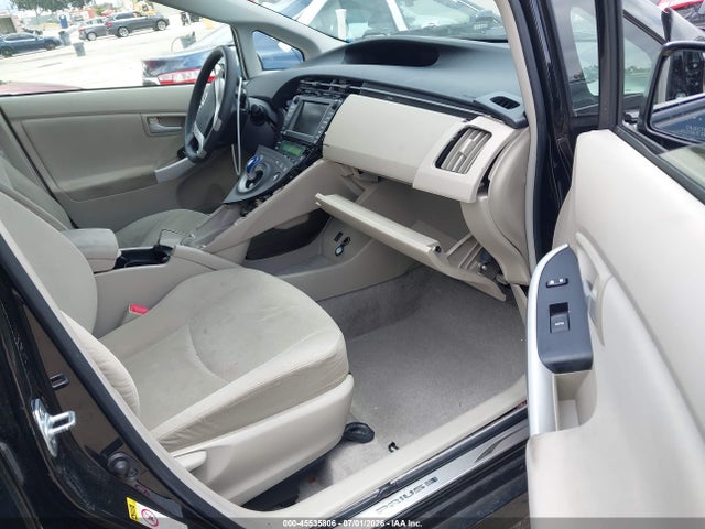 2011 Toyota PRIUS THREE photo 5