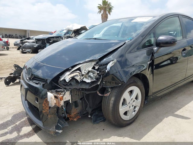 2011 Toyota PRIUS THREE photo 6