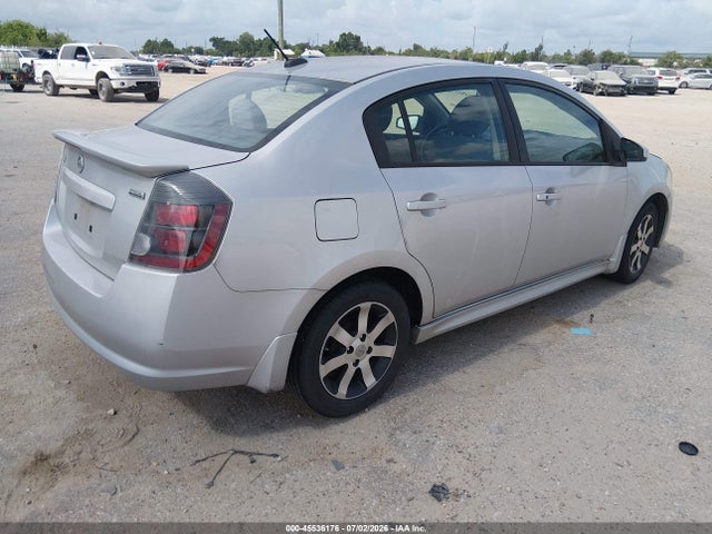 2012 Nissan SENTRA 2.0 SR 照片 4