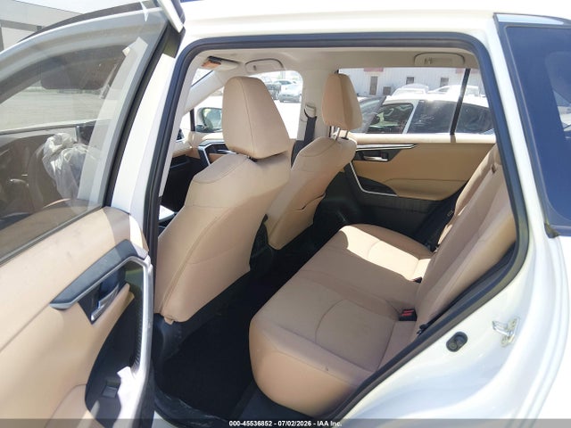 2023 TOYOTA RAV4 XLE 8