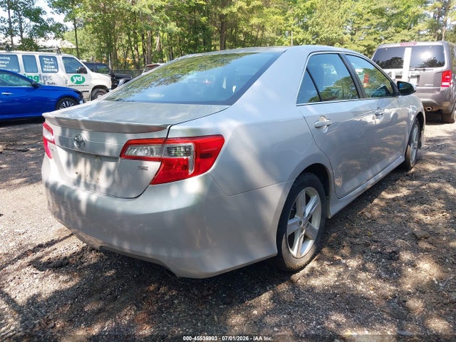 2013 Toyota CAMRY SE photo 4